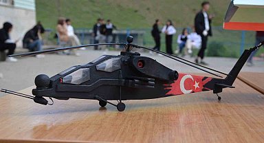 Beytüşşebaplı öğrenciler yaptıkları atak helikopteri satarak SMA hastası çocuğa destek oldu
