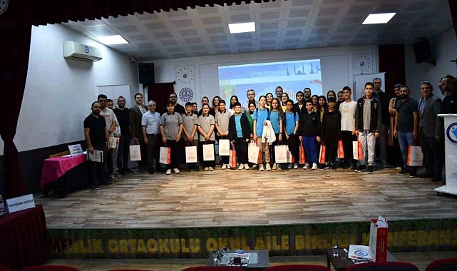 Bilgi yarışmasının bölge finalleri Salihli'de yapıldı