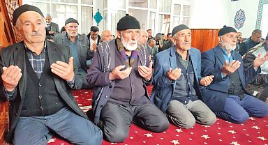 Birçok bölgede sel meydana gelirken Yozgat'ta yağmur için dualar edildi
