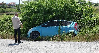 Böğürtlenler şarampole inen otomobile hava yastığı oldu, sürücünün burnu dahi kanamadı