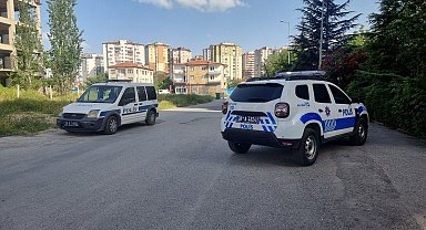 Boşanma aşamasındaki eşinin yüzünü cam parçasıyla kesti