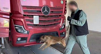 Böylesi görülmedi: Kokuyu gizlemek için uyuşturucu maddeye kahve sürmüşler