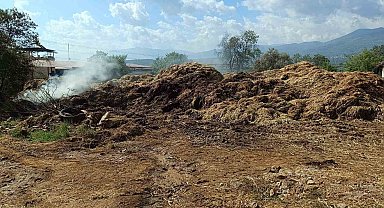 Bozdoğan'da 70 ton saman kül oldu