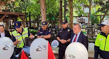 Bozüyük'te emniyet kemerinin önemi simülasyon aracıyla anlatıldı
