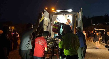 Burdur'da kamyonetle çarpışan motosikletteki 2 çocuk ağır yaralandı