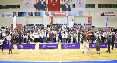 Burhaniye'de 'Geleneksel Çocuk Oyunları' ödül töreni yapıldı
