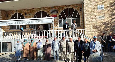 Burhaniye'de hacılara coşkulu uğurlama