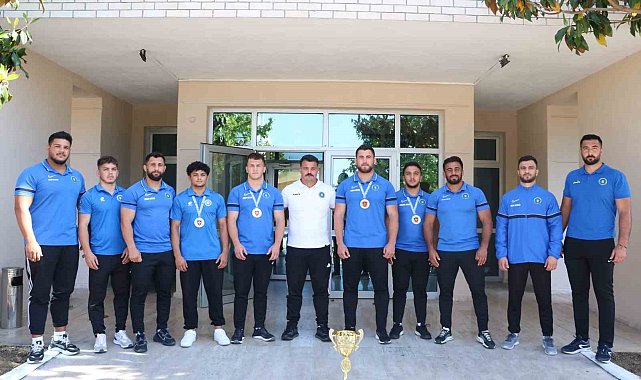 Bursa Büyükşehir Belediyesi Yağlı Güreş Takımı'ndan Manavgat'ta önemli başarı