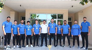Bursa Büyükşehir Belediyesi Yağlı Güreş Takımı'ndan Manavgat'ta önemli başarı
