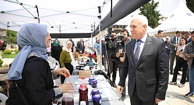 Bursa mutfağı, tarihi meydanda vitrine çıktı