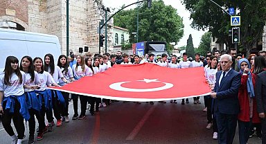 Bursa'da 19 Mayıs coşkusu kortej yürüyüşüyle başladı