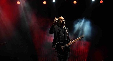 Bursa'da Haluk Levent söyledi, on binler eşlik etti