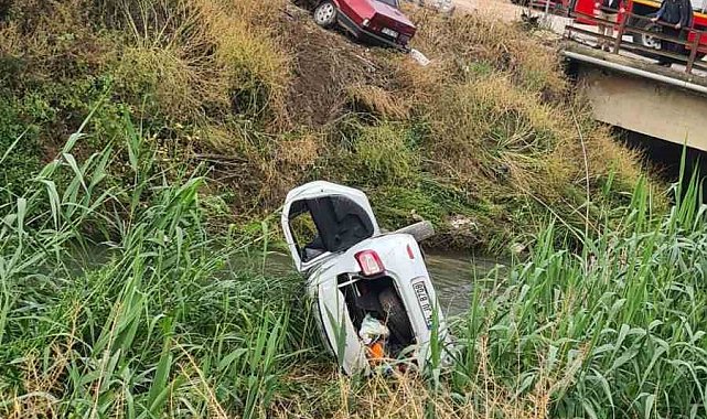 Bursa'da iki otomobil çarpıştı, biri dereye uçtu: 5'i ağır 8 yaralı