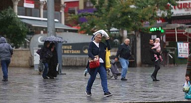 Bursa'da sağanak yağış ve dolu hayatı felç etti