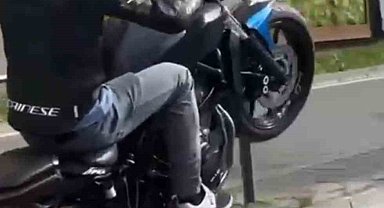 Bursa'da tek teker yaparak ilerledi, hem kendini hem de trafiği tehlikeye düşürdü