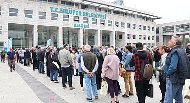 Bursa'da ücretsiz fide için uzun kuyruklar oluştu