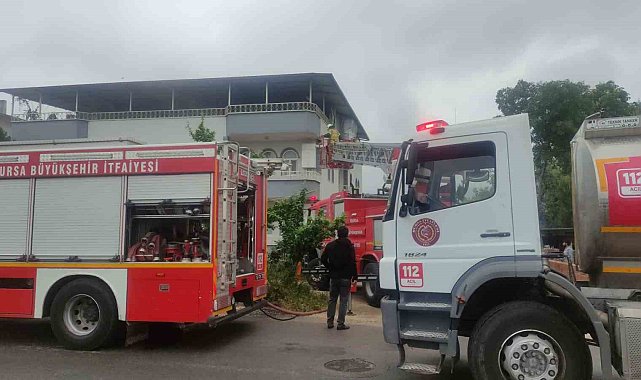 Bursa'da yangın paniği: 2 kişi dumandan etkilendi