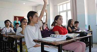 Bursluluk sınavında 500 tam puan alan Diyarbakırlı Ela'nın hayali beyin cerrahı olmak
