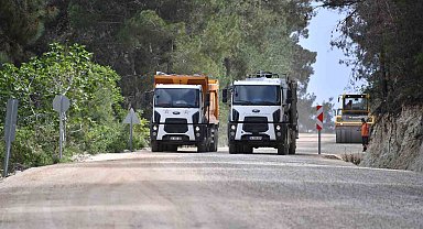 Büyükşehir Belediyesi, kırsalda asfalt sezonuna Erdemli'den başladı