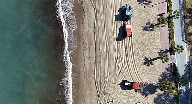 Büyükşehir Belediyesi, Kuşadası'nın sahillerini yaz sezonuna hazırlıyor