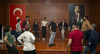 Büyükşehir Tiyatrosu ekibi yeni oyunlarını sahnelemek için gün sayıyor