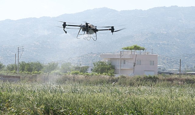 Büyükşehir'den ücretsiz drone ile gübreleme hizmeti