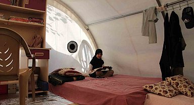 Çadırda çalışarak bursluluk sınavında 500 tam puan alan depremzede öğrencinin hayali yazılım mühendisi olmak