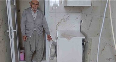 Çamaşır makinesine giren yılana ekipler müdahale etti