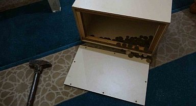 Caminin yardım kasasını kıran hırsız 15 bin TL çaldı