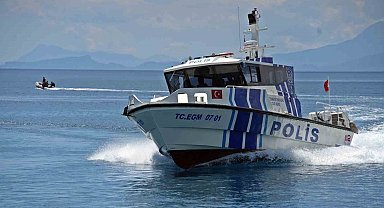 Can kurtarmak için saniyelerle yarışıyor, suyun altını üstüne getiriyorlar