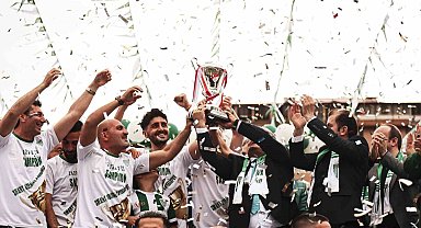 Çayelispor 3. Lig kupasını kaldırdı