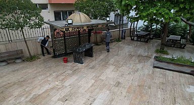 Çayırova'da ibadethanelerin avluları temizleniyor