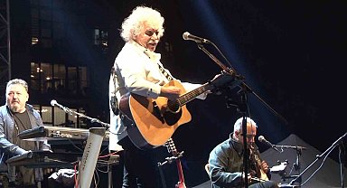 Çekmeköy'de gençler 19 Mayıs konserlerinde doyasıya eğlendi