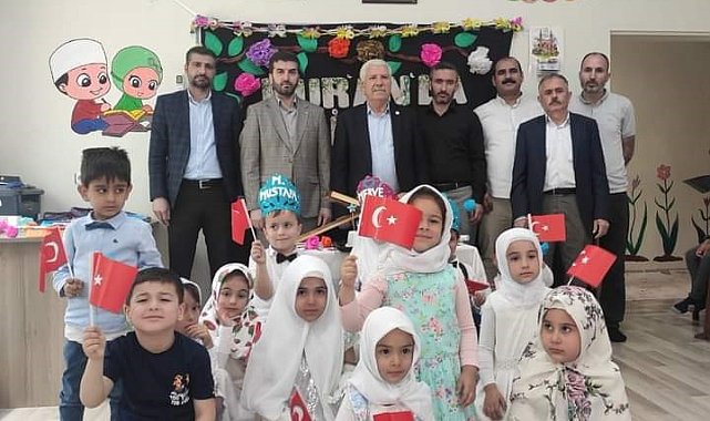 Çermik'te çocuklar Kur'an-ı Kerim'e geçmenin sevincini yaşadı