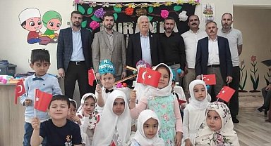 Çermik'te çocuklar Kur'an-ı Kerim'e geçmenin sevincini yaşadı