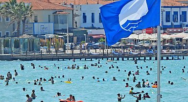 Çeşme'de 13 plaj ve 3 marinaya Mavi Bayrak