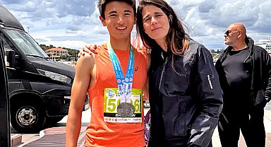 Çeşmeli sporcudan Salomon Çeşme Yarı Maratonu'nda büyük başarı
