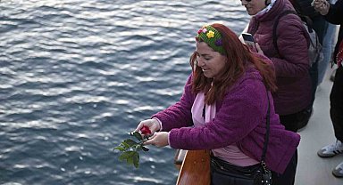 Çevreci kağıtlara yazılan dilekler Akdeniz'le buluştu