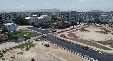 Ceyhan'da yeni açılan cadde asfaltlandı