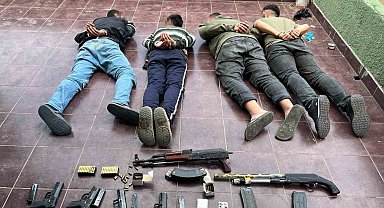 Cezaevi firarisi, uzun namlulu silahla saklandığı çiftlik evinde Seyhan Polisi tarafından yakalandı