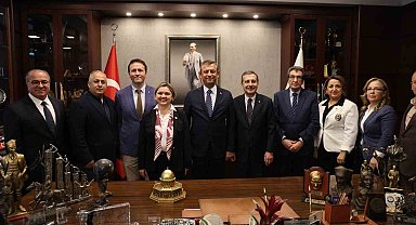 CHP Genel Başkanı Özel, Eskişehir'de merkez belediyeleri ziyaret etti