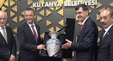 CHP Genel Başkanı Özel'den Kütahya Belediye Başkanı Kahveci'ye tebrik ziyareti