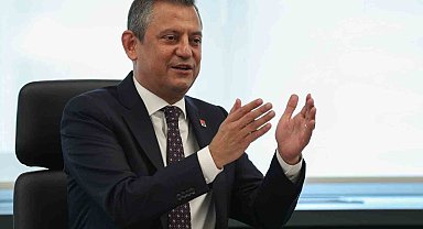 CHP lideri Özel: "Siyasetçilerin el sıkışmadığı dönemlerin sonu demokrasi için felaket olmuştur"