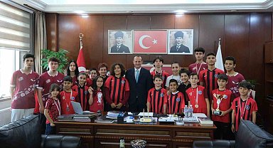 Çiftlikköy'ün dartçıları 12'den vurdu