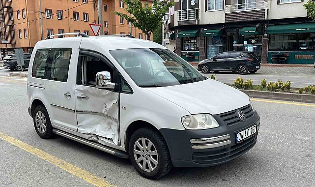 Cip ile hafif ticari araç çarpıştı: 1 yaralı