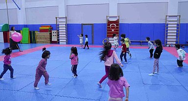 Çocuklar jimnastik ile tanışıyor