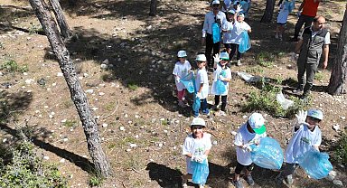 Çocuklar, ormanlık alanda temizlik yaptı