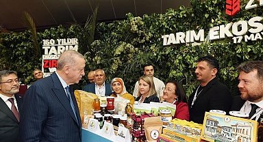 Cumhurbaşkanı Erdoğan Osmaneli'nin yöresel ürünlerini tattı
