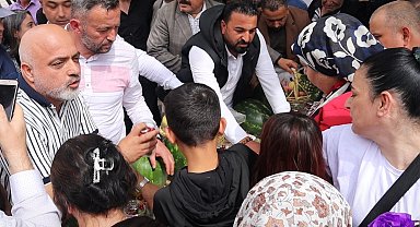 Denizli'de 2 bin kişiye ücretsiz meyve dağıtıldı