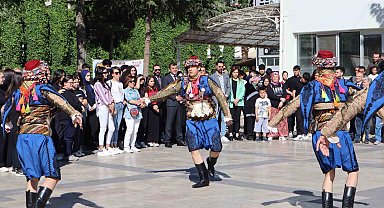 Denizli'nin halk oyunları şampiyonları coşkuyla karşıladı